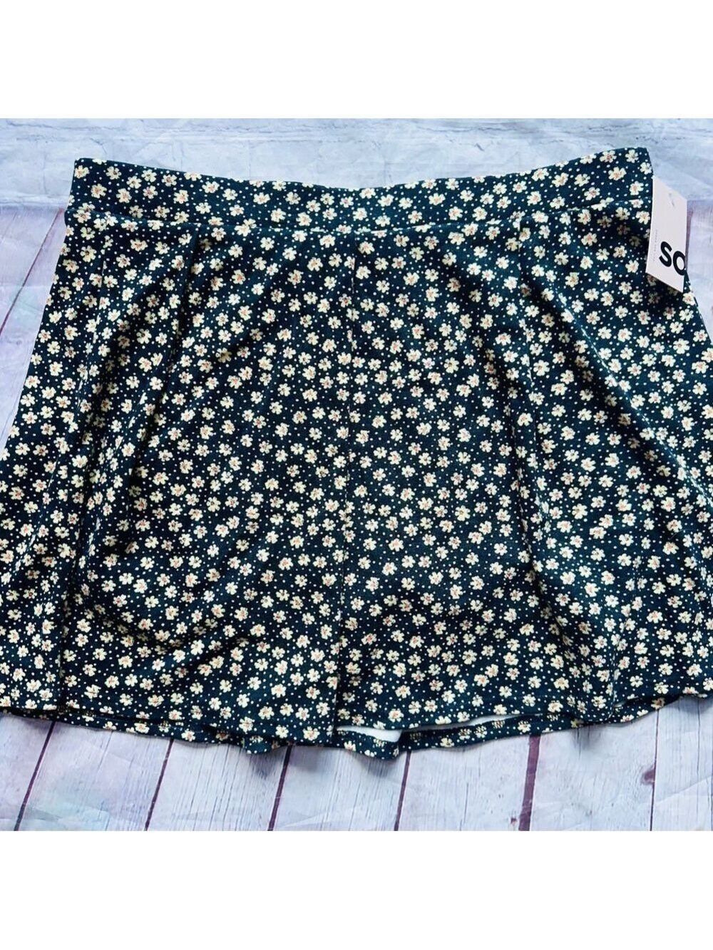 NWT Women’s XXL So Floral Pleated Mini Skort